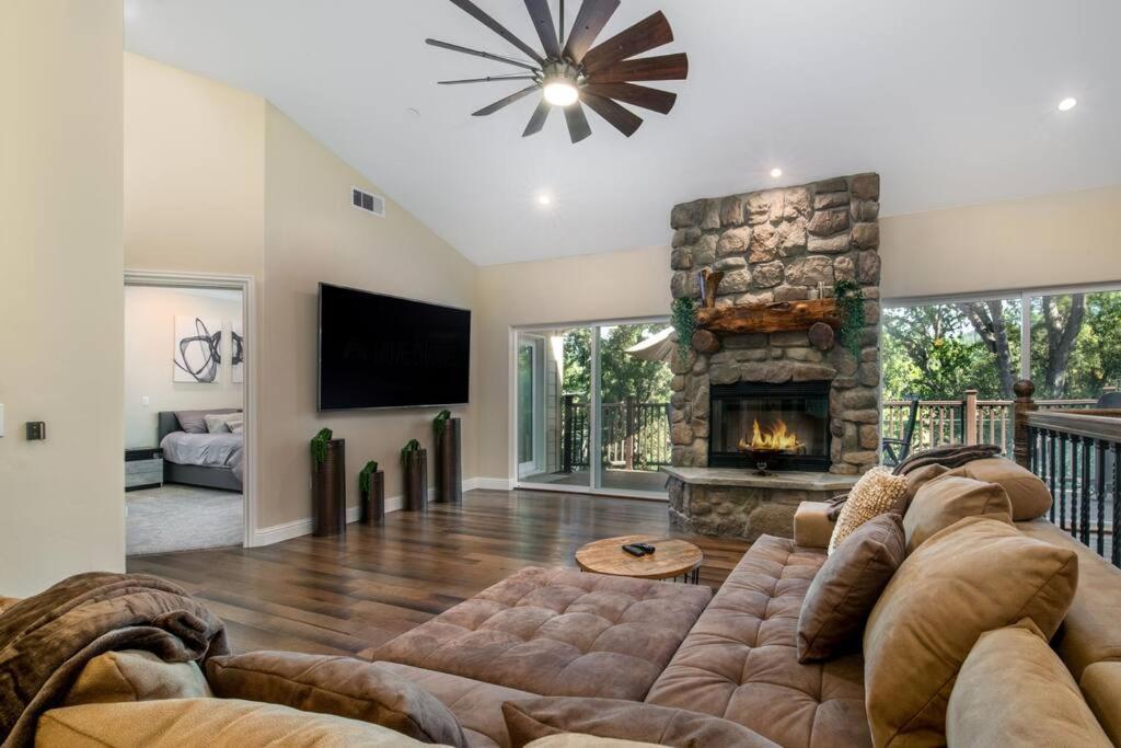 New Luxury Lake House In Pine Mountain Lake Close To Yosemite! Perfect For All Seasons! Great For Retreats, Getaways, Celebrations, And More! 格罗夫兰 外观 照片
