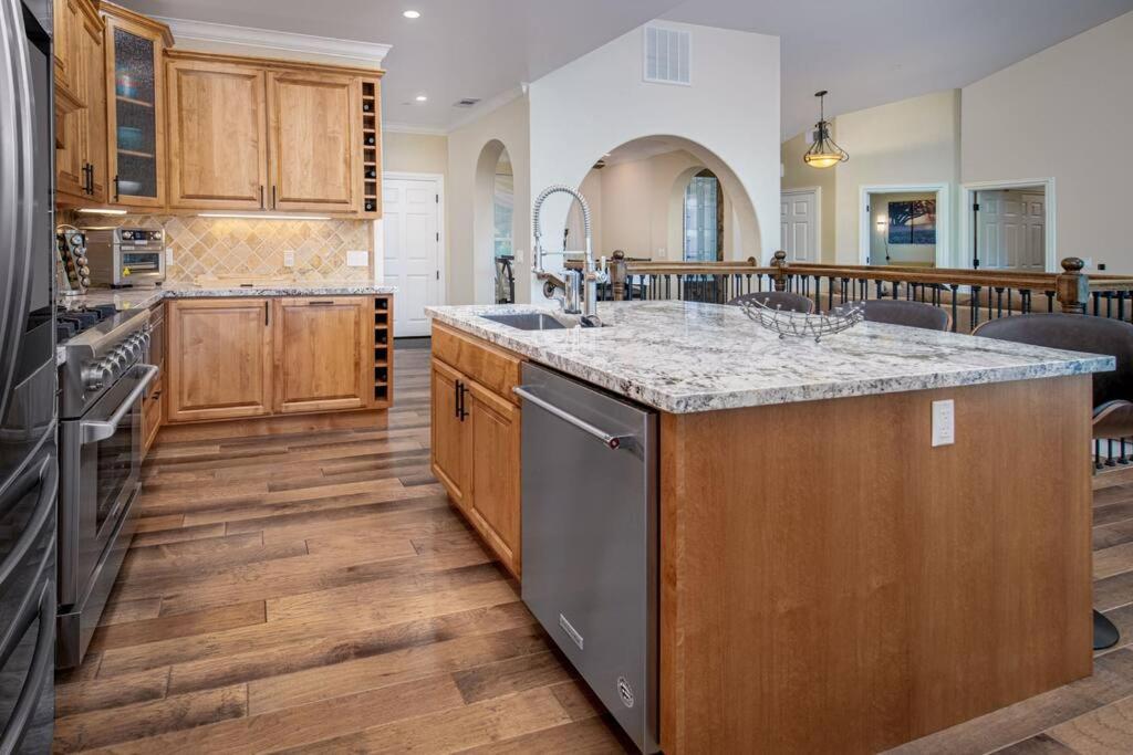 New Luxury Lake House In Pine Mountain Lake Close To Yosemite! Perfect For All Seasons! Great For Retreats, Getaways, Celebrations, And More! 格罗夫兰 外观 照片