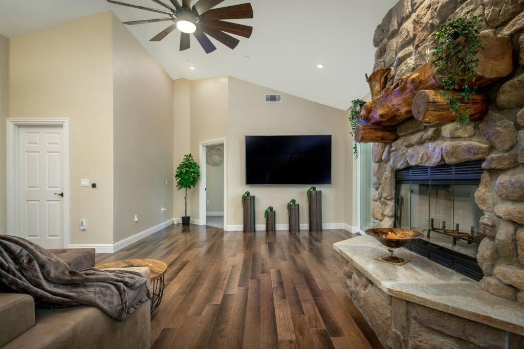 New Luxury Lake House In Pine Mountain Lake Close To Yosemite! Perfect For All Seasons! Great For Retreats, Getaways, Celebrations, And More! 格罗夫兰 外观 照片